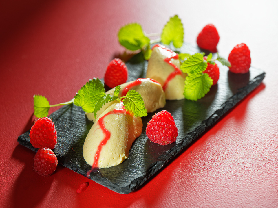 Himbeeren mit Vanille-Mascarpone-Mousse