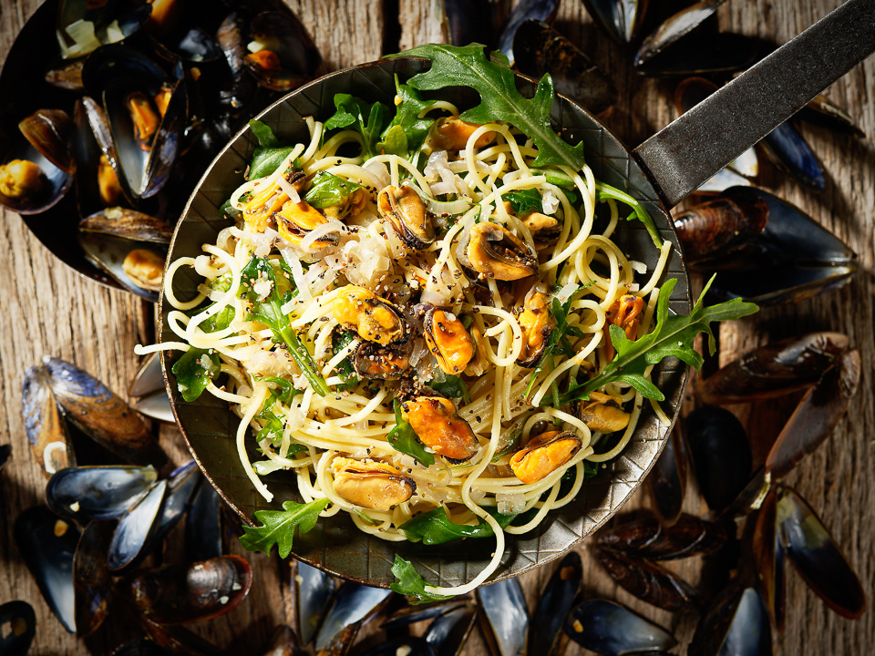 Spaghetti mit Miesmuscheln und Schalotten
