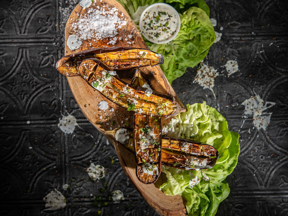 Aubergine aus dem Ofen mit Joghurtdip
