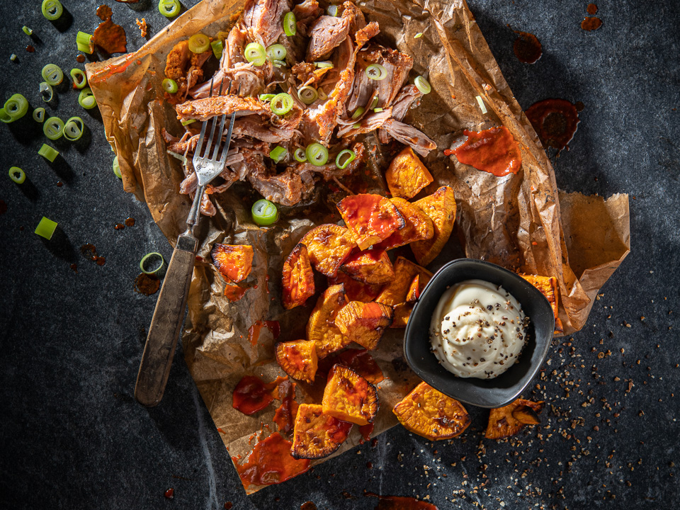 Pulled Pork mit gebratenen Süßkartoffeln