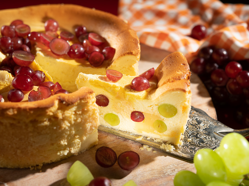 Käsekuchen mit zweierlei Trauben Käsekuchen mit zweierlei Trauben