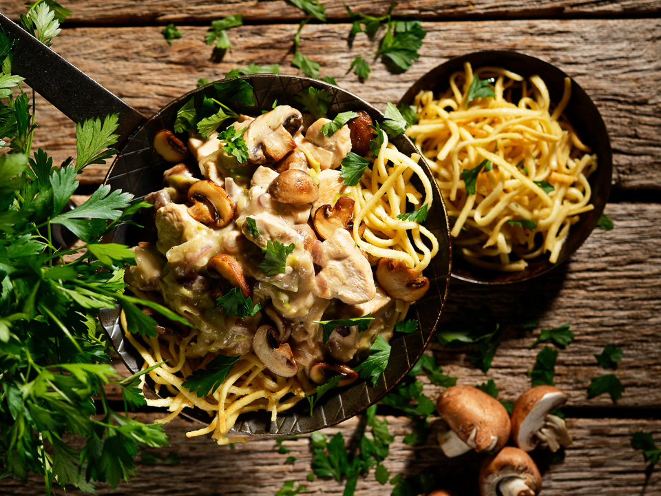 Hähnchengeschnetzeltes mit Champignons und Spitzkohl Hähnchengeschnetzeltes mit Champignons und Spitzkohl