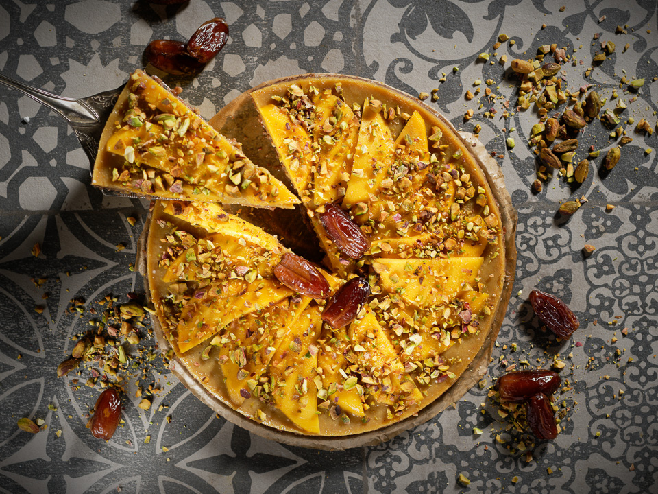 Mangotorte mit Cashew-Dattel-Boden Mangotorte mit Cashew-Dattel-Boden