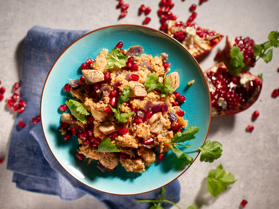 Gebratener Couscous mit Hähnchen und Granatapfel Gebratener Couscous mit Hähnchen und Granatapfel