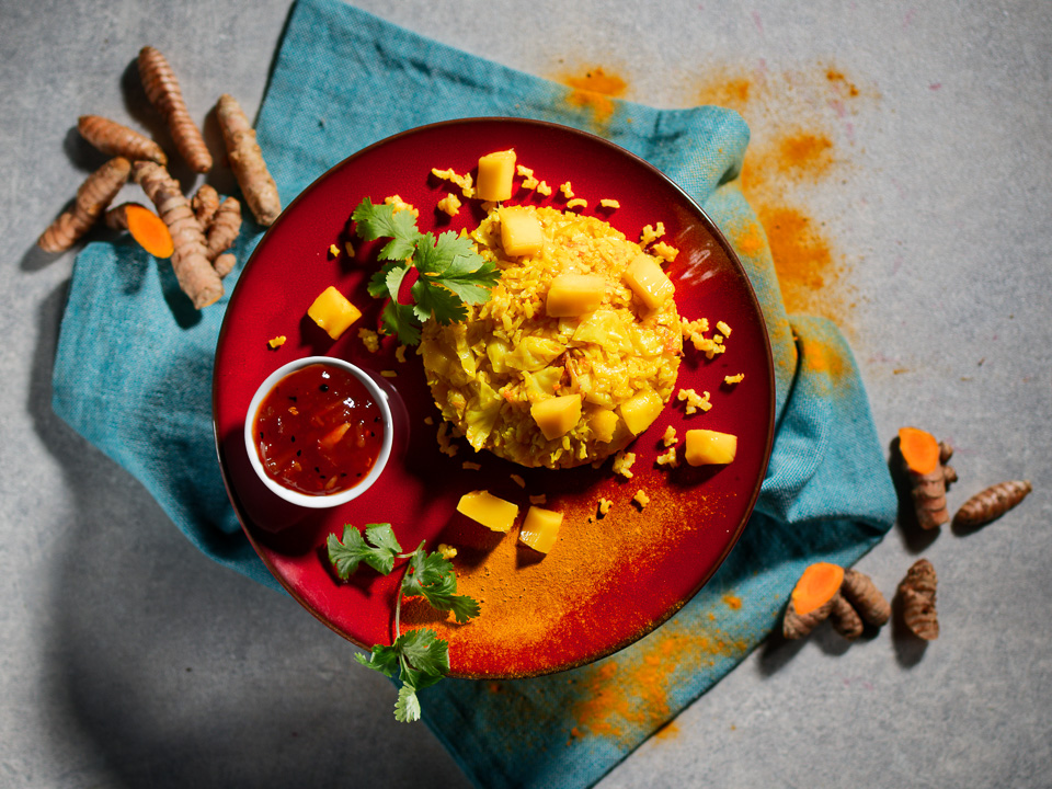 Kurkuma-Reis mit Wirsingkohl und Mango Kurkuma-Reis mit Wirsingkohl und Mango