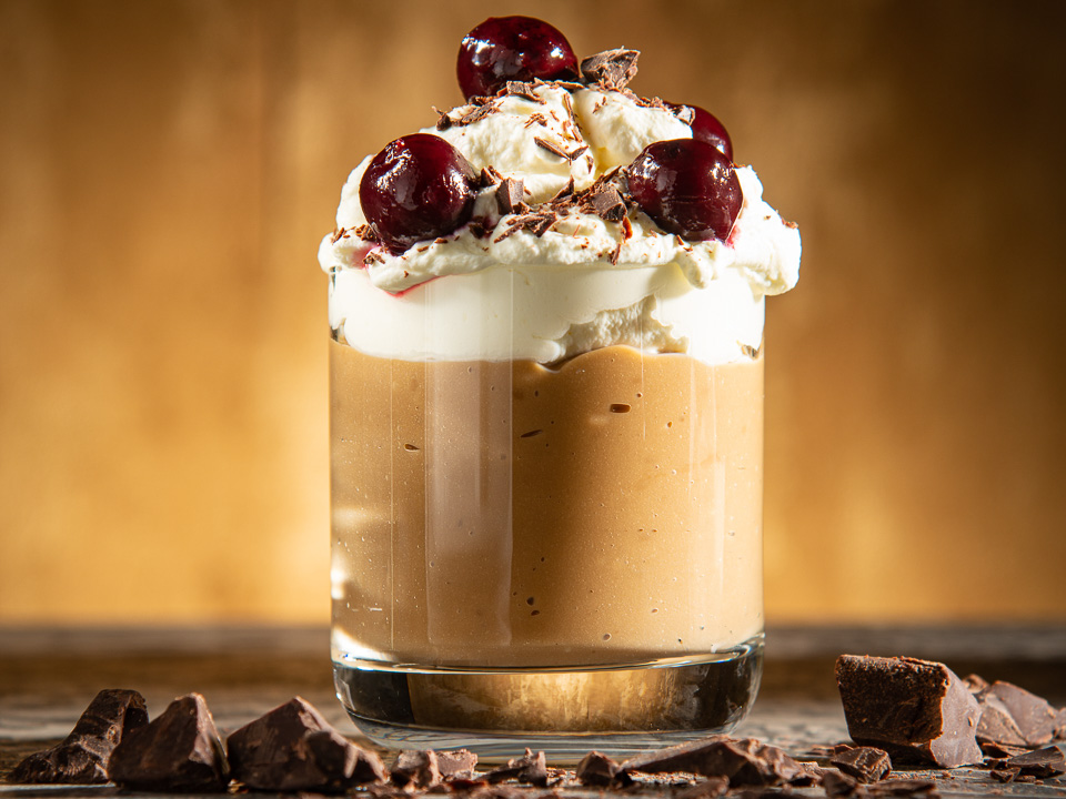Kaffeepudding mit Amarenakirschen Kaffeepudding mit Amarenakirschen