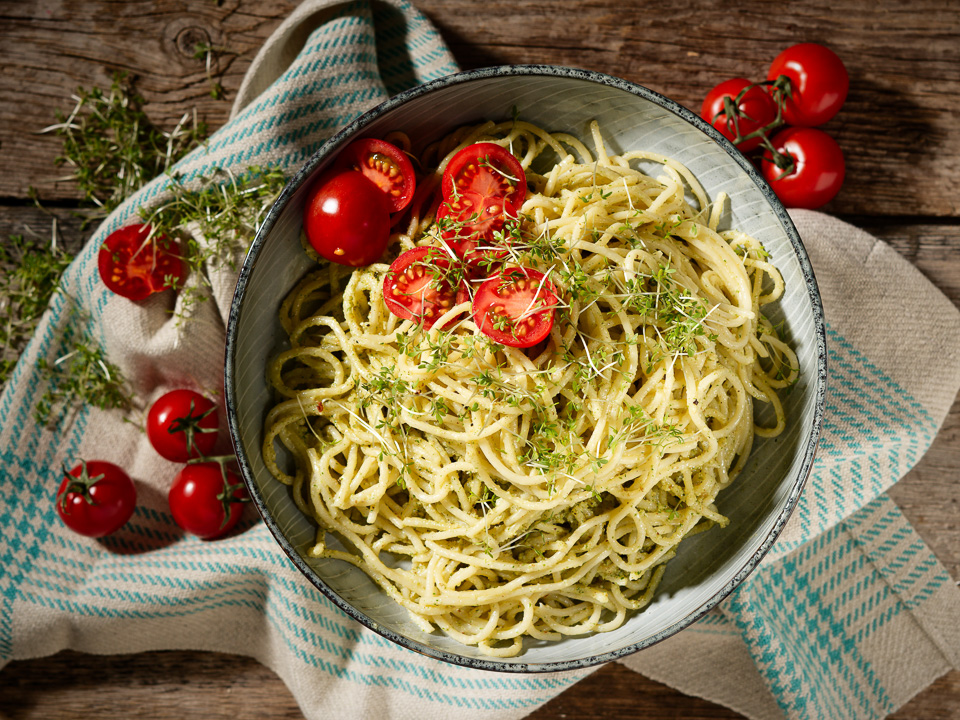 Spaghetti mit Kresse-Walnuss-Pesto Spaghetti mit Kresse-Walnuss-Pesto