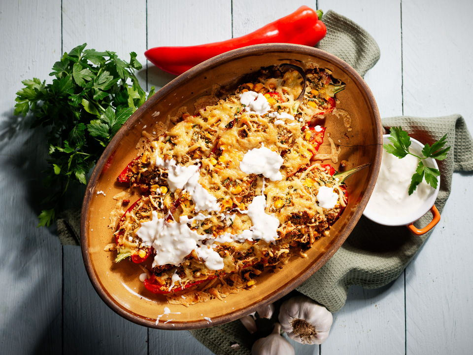 Spitzpaprika mit Couscousfüllung und Joghurt Spitzpaprika mit Couscousfüllung und Joghurt