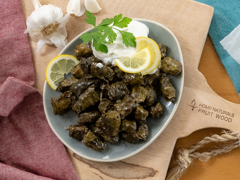 Yarpaq Dolmasi (Gefüllte Weinblätter mit Joghurt) Yarpaq Dolmasi (Gefüllte Weinblätter mit Joghurt)
