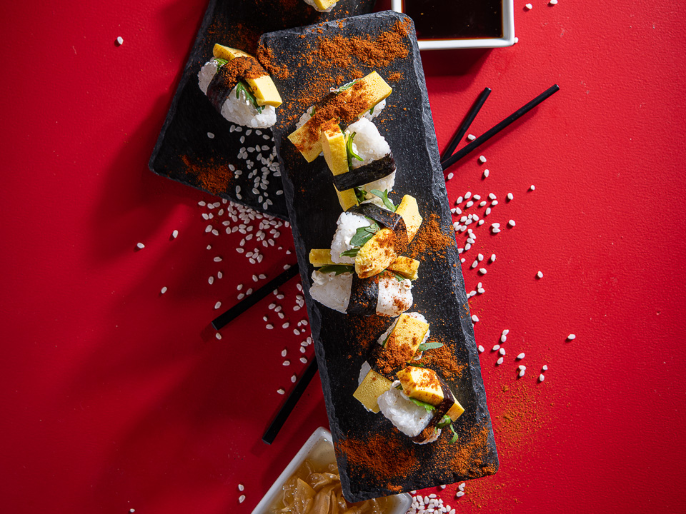Nigiri mit Paprika und Eierstich Nigiri mit Paprika und Eierstich