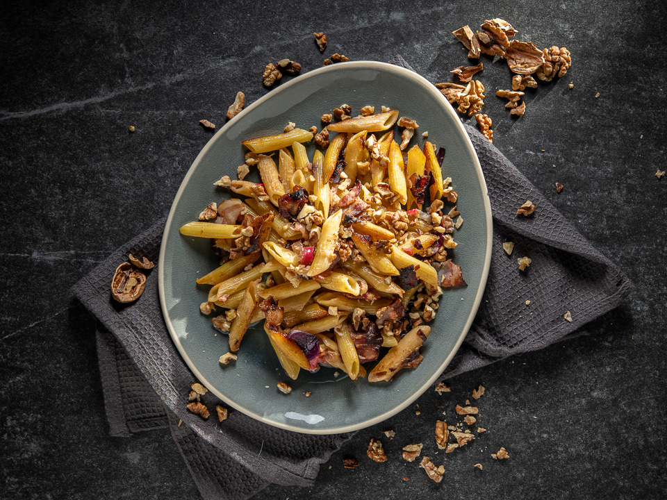 Penne mit Rhabarber, Bacon und Walnüssen Penne mit Rhabarber, Bacon und Walnüssen