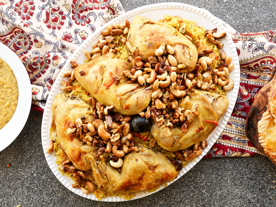 Kabse (Huhn mit Reis, Gemüse und Nüssen) Kabse (Huhn mit Reis, Gemüse und Nüssen)