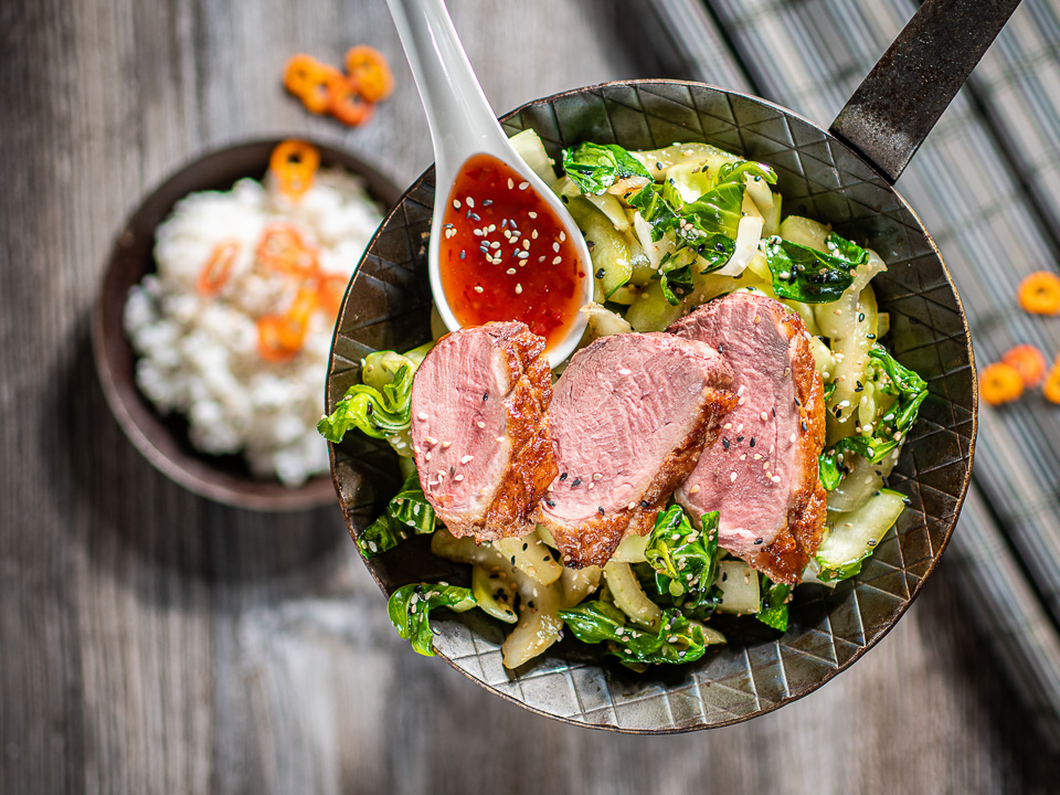 Honig-Entenbrust an gebratenem Pak Choi Honig-Entenbrust an gebratenem Pak Choi