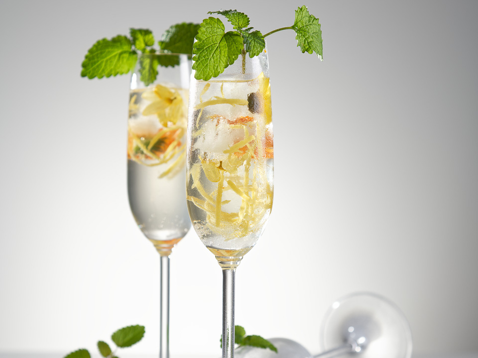 Quittenlikör-Spritz mit Prosecco Quittenlikör-Spritz mit Prosecco
