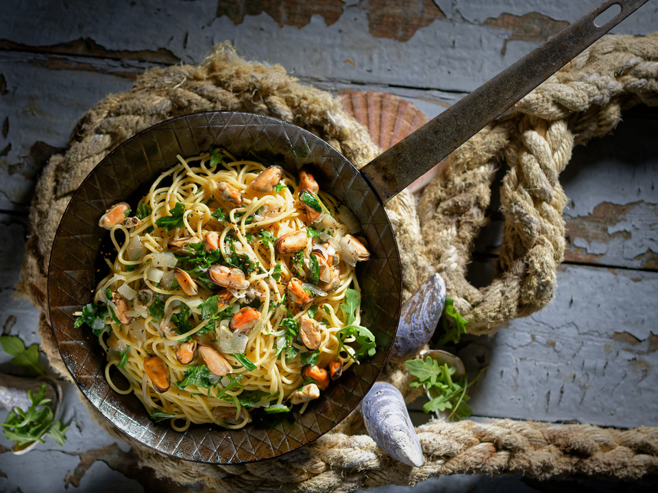 Spaghetti mit Miesmuscheln und Schalotten Spaghetti mit Miesmuscheln und Schalotten