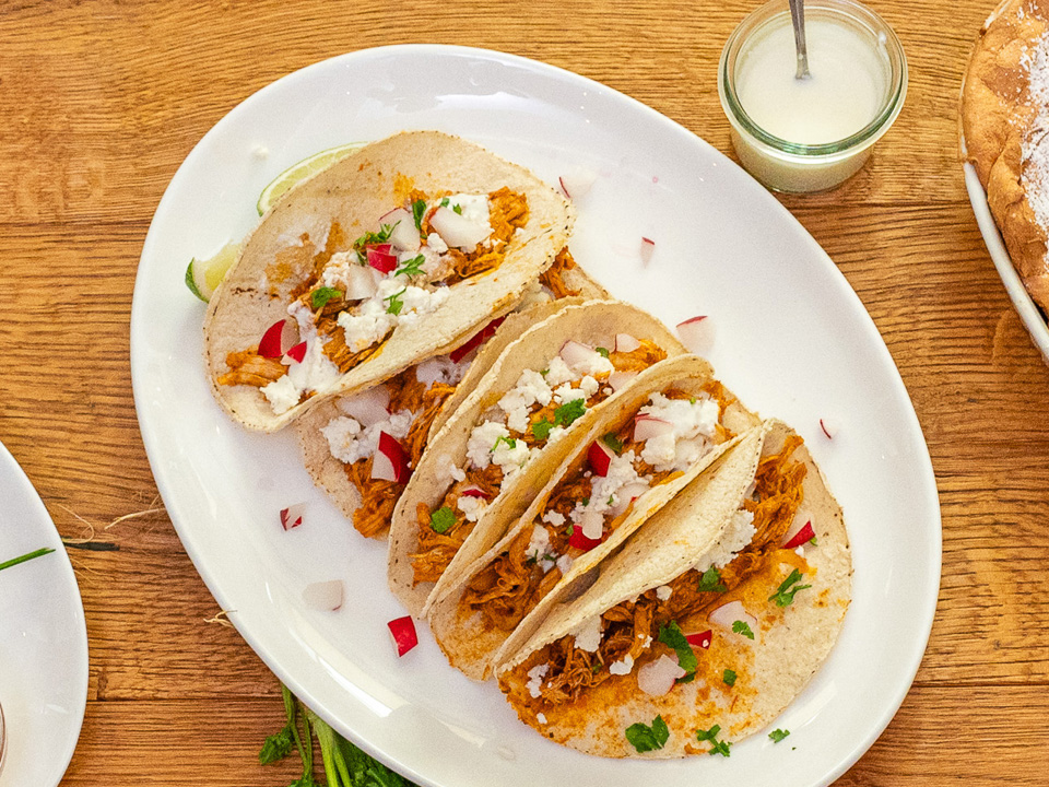 Tacos de tinga de pollo (Hähnchen-Tacos) Tacos de tinga de pollo (Hähnchen-Tacos)