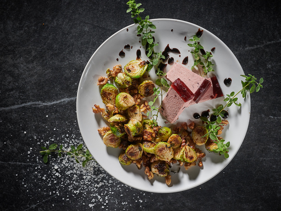 Rosenkohl mit Nüssen und Geflügelleberpastete Rosenkohl mit Nüssen und Geflügelleberpastete