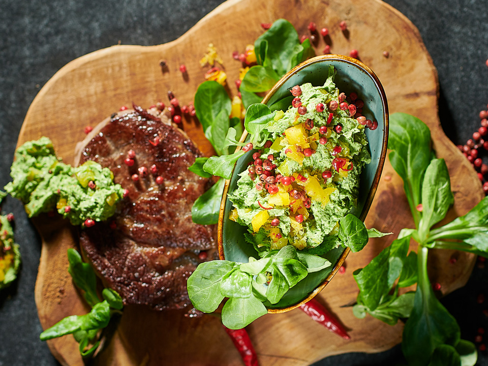 Feldsalat-Kräuterbutter mit Chili Feldsalat-Kräuterbutter mit Chili