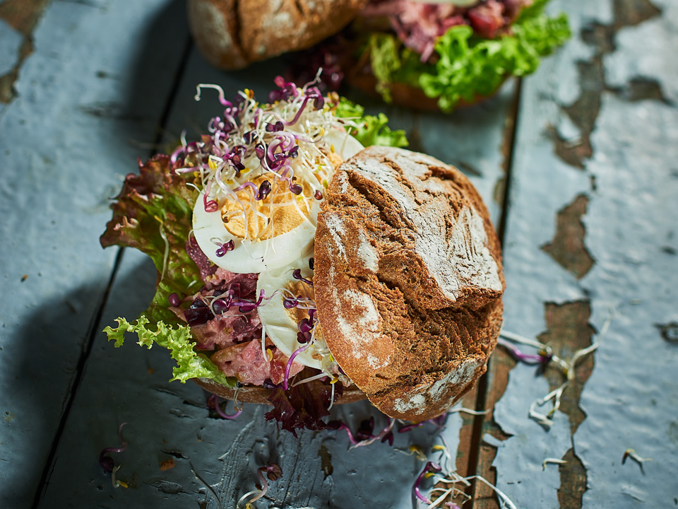 Roggenbrötchen mit Rote-Bete-Creme Roggenbrötchen mit Rote-Bete-Creme