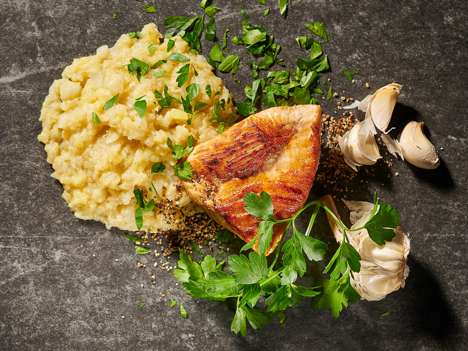 Putensteaks mit Kohlrabi-Knoblauchstampf Putensteaks mit Kohlrabi-Knoblauchstampf