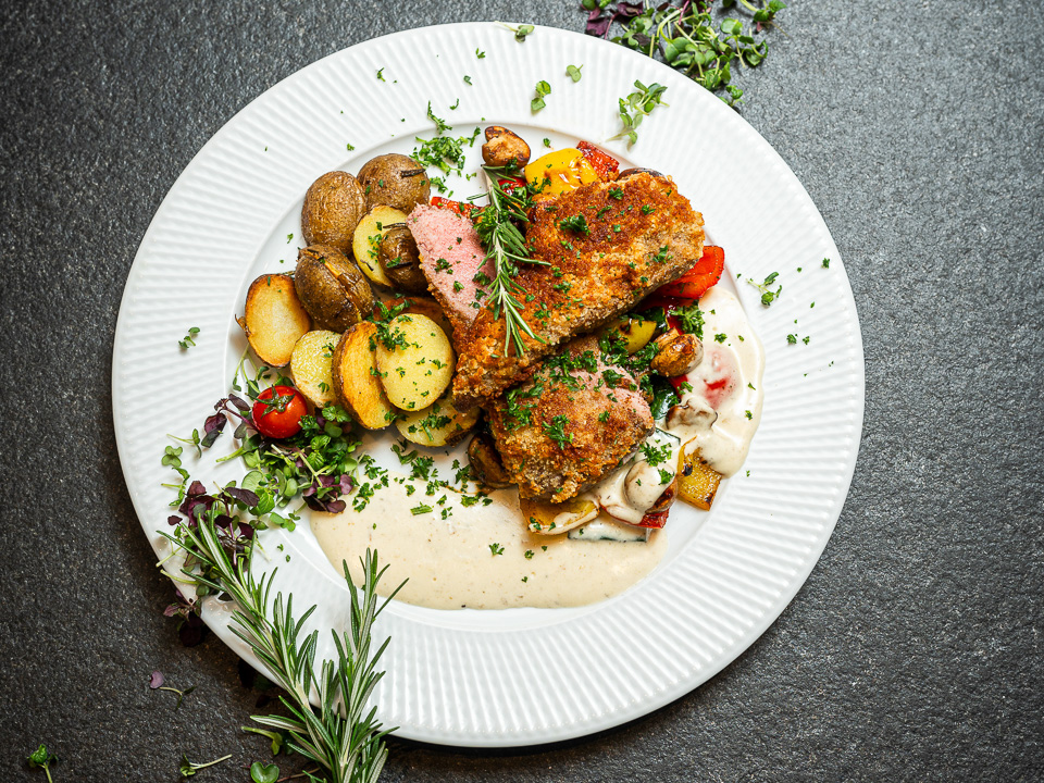 Lammrücken unter der Kräuterkruste Lammrücken unter der Kräuterkruste