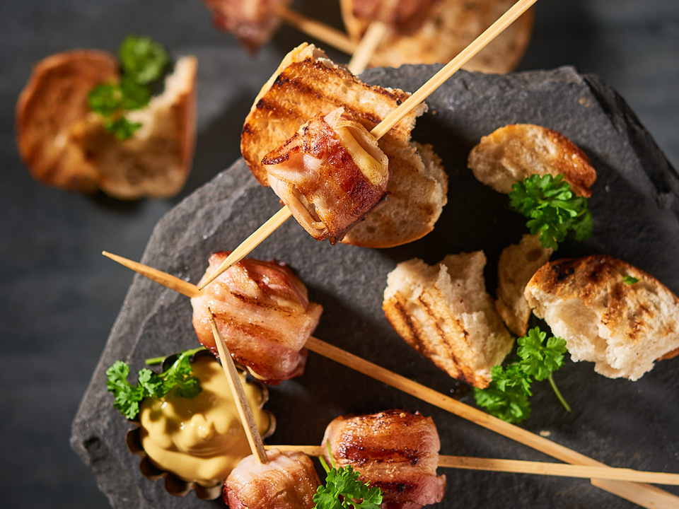 Bratwurstlollis mit Käse Bratwurstlollis mit Käse