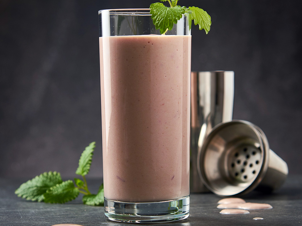Rhabarbermilchshake mit Vanille Rhabarbermilchshake mit Vanille