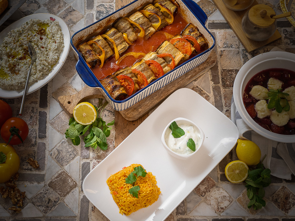 Danjan belkafta ou rouz (Auberginenröllchen mit Hack) Danjan belkafta ou rouz (Auberginenröllchen mit Hack)