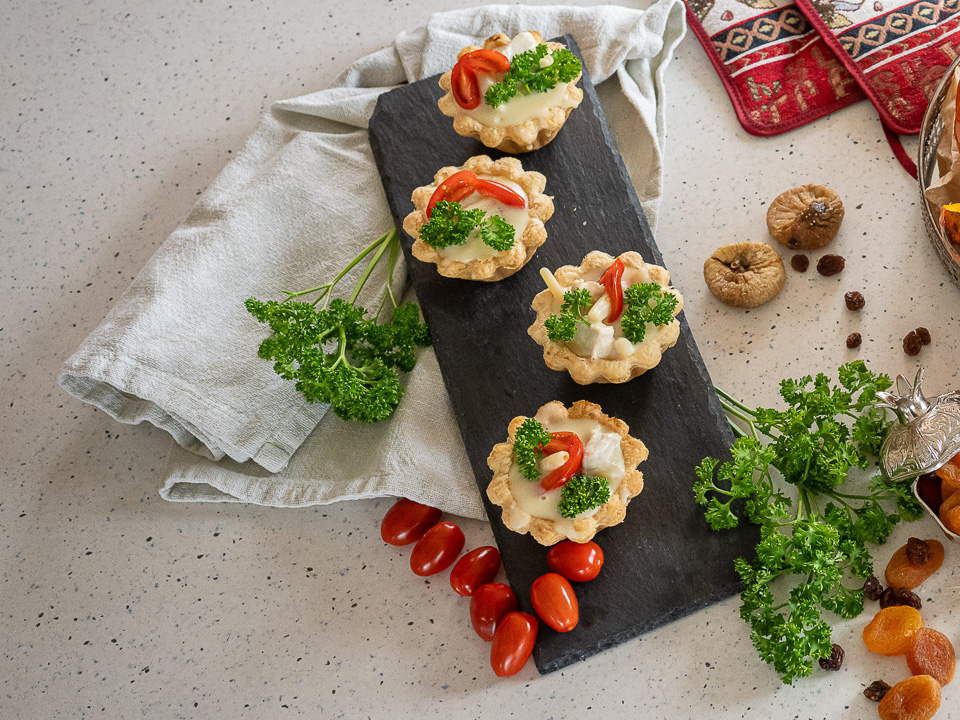 Tarteletter med høns i asparges (Blätterteiggebäck mit Huhn und Spargel) Tarteletter med høns i asparges (Blätterteiggebäck mit Huhn und Spargel)