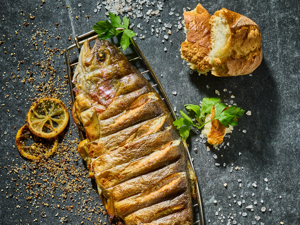Forelle vom Grill mit rotem Antipastigemüse Forelle vom Grill mit rotem Antipastigemüse