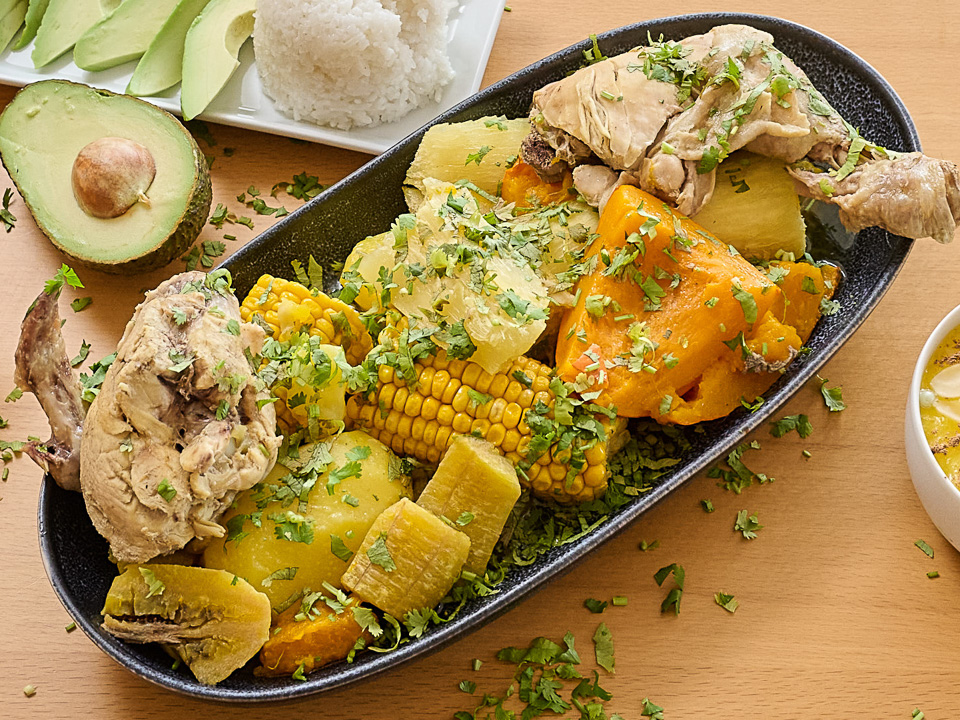 Sancocho Bogotana (Eintopf mit Huhn und Gemüse) Sancocho Bogotana (Eintopf mit Huhn und Gemüse)