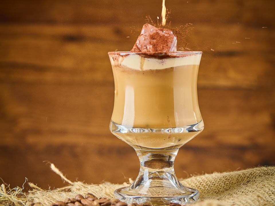 Kaffee-Cocktail mit Bananenlikör