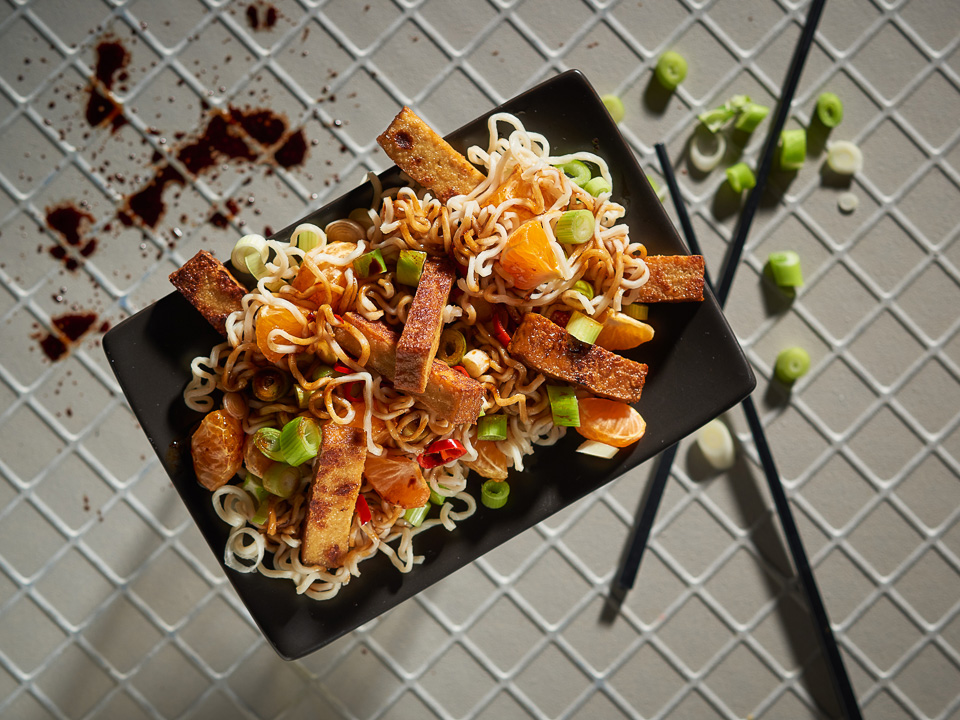 Asiasalat mit Räuchertofu und Clementinen Asiasalat mit Räuchertofu und Clementinen