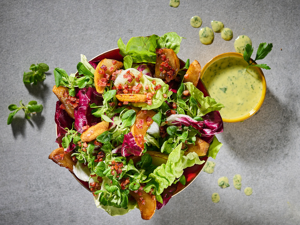 Herbstsalat mit Birne und Petersilienmayonnaise Herbstsalat mit Birne und Petersilienmayonnaise