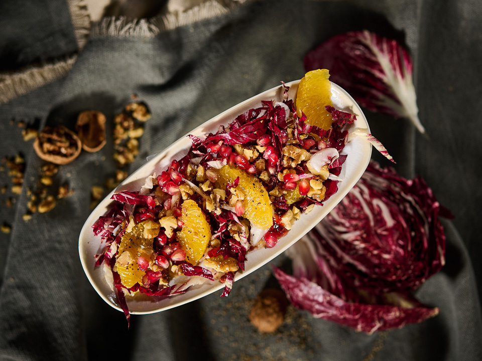 Radicchio-Rohkost mit Orange und Walnuss Radicchio-Rohkost mit Orange und Walnuss