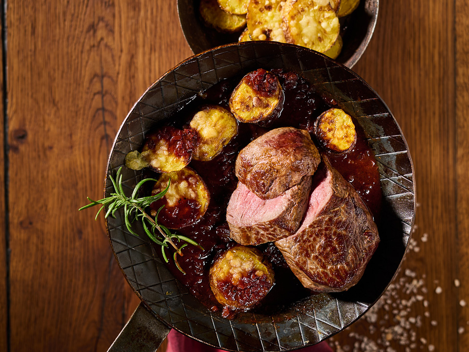 Rinderhüftfilets mit Parmesankartoffeln Rinderhüftfilets mit Parmesankartoffeln