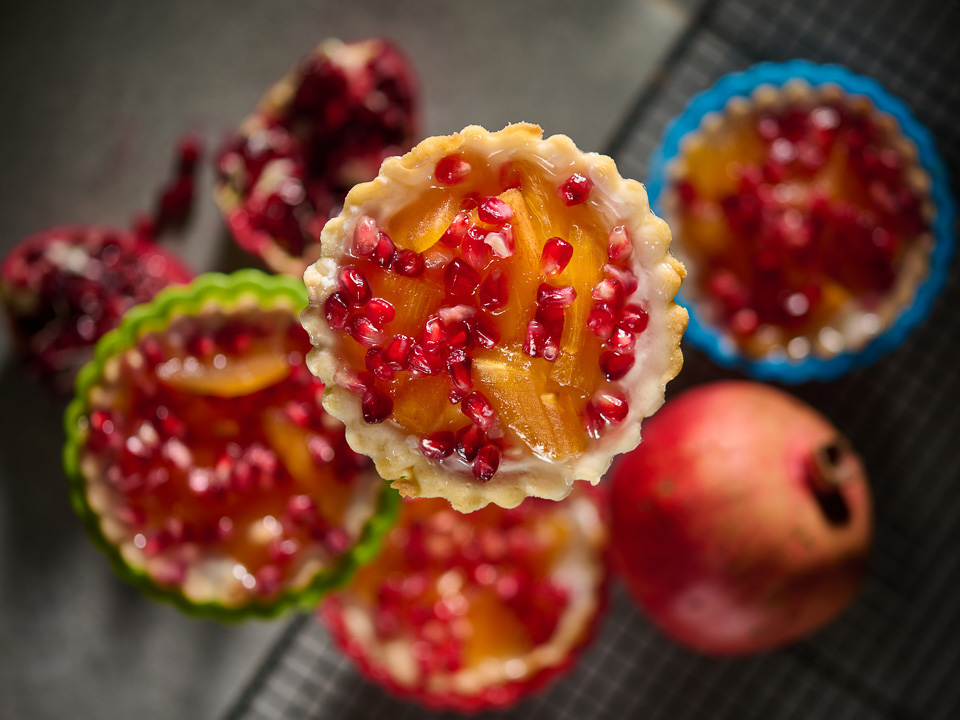 Torteletts mit Granatapfel und Kaki