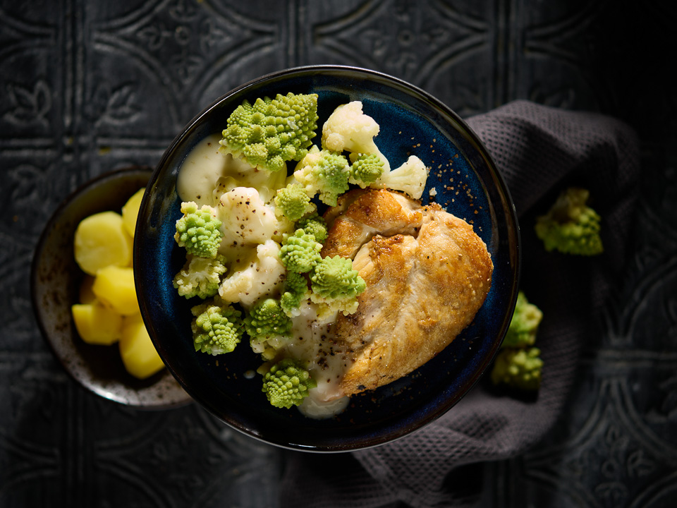 Hähnchenschnitzel mit Romanesco und Blumenkohl Hähnchenschnitzel mit Romanesco und Blumenkohl
