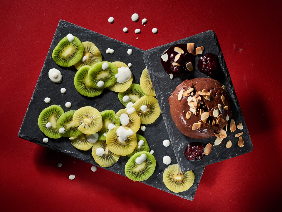 Kiwi-Mandel-Carpaccio mit Mousse au Chocolat