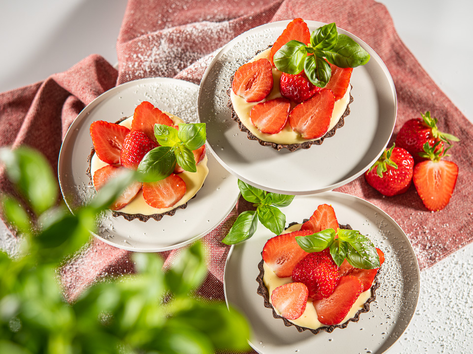 Schokotartelettes mit Puddingcreme und Erdbeeren Schokotartelettes mit Puddingcreme und Erdbeeren