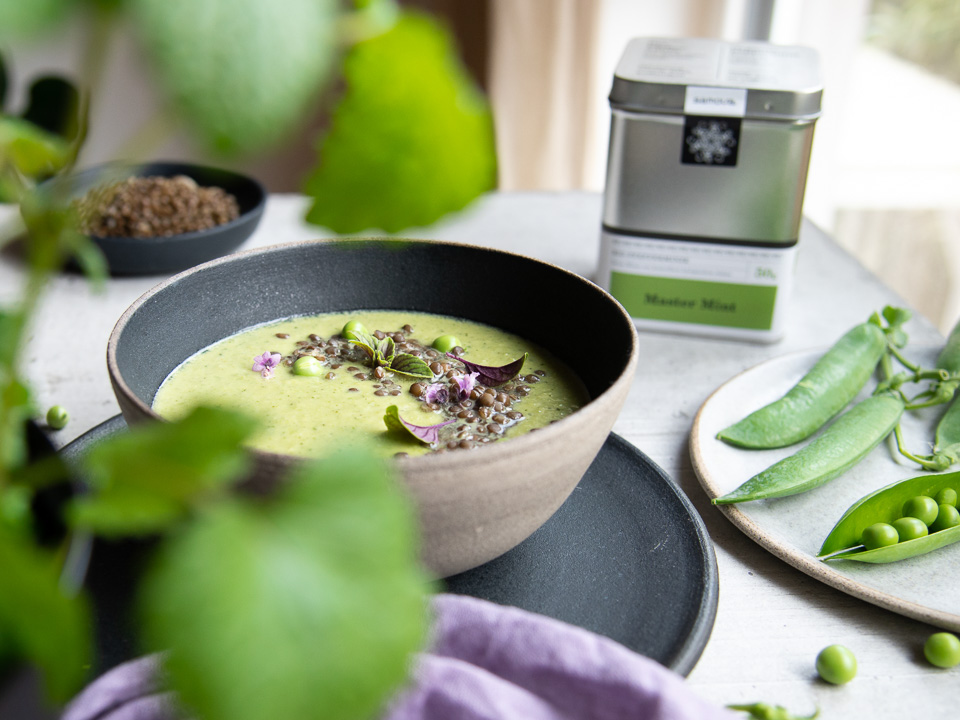 Erbsencremesuppe mit Minze Erbsencremesuppe mit Minze