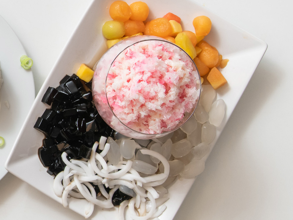 Namkhaeng Sai (Rasiertes Eis nach thailändischer Art) Namkhaeng Sai (Rasiertes Eis nach thailändischer Art)