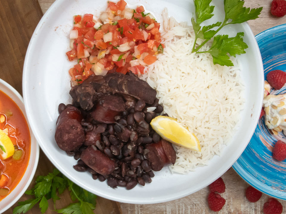 Feijoada (Schwarzer Bohneneintopf) Feijoada (Schwarzer Bohneneintopf)
