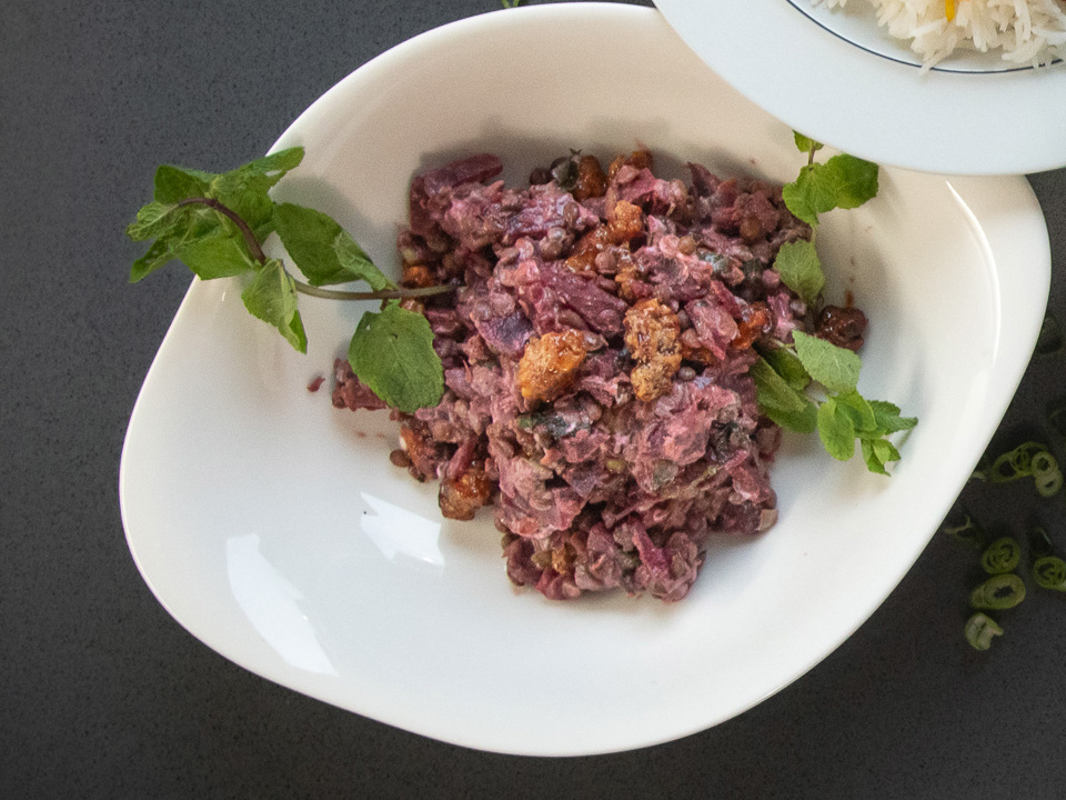 Rote-Bete-Salat mit karamellisierten Walnüssen Rote-Bete-Salat mit karamellisierten Walnüssen