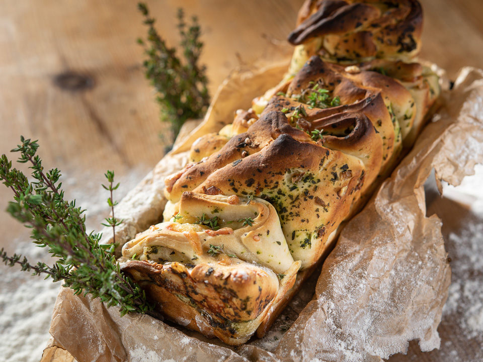 Partybrot mit Käse und Kräutern Partybrot mit Käse und Kräutern