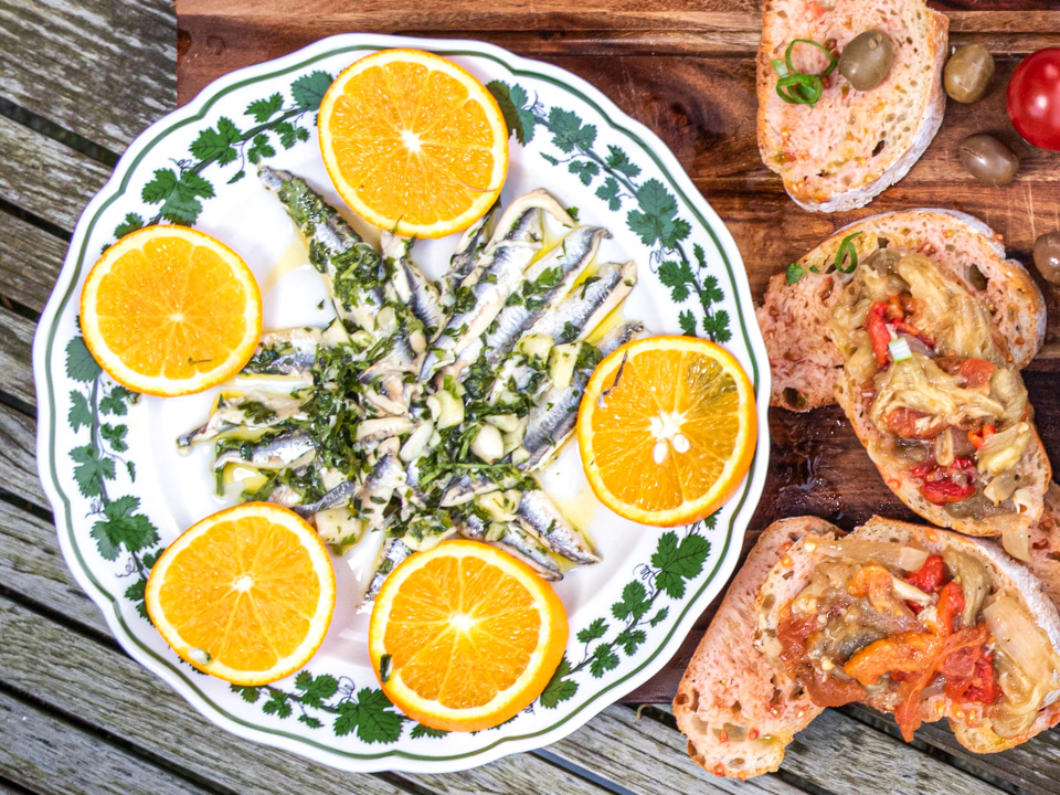 Tapas (Kleine Köstlichkeiten) Tapas (Kleine Köstlichkeiten)