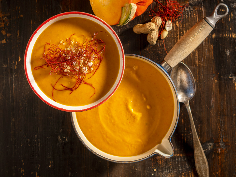 Kürbiscremesuppe mit Erdnusstopping Kürbiscremesuppe mit Erdnusstopping