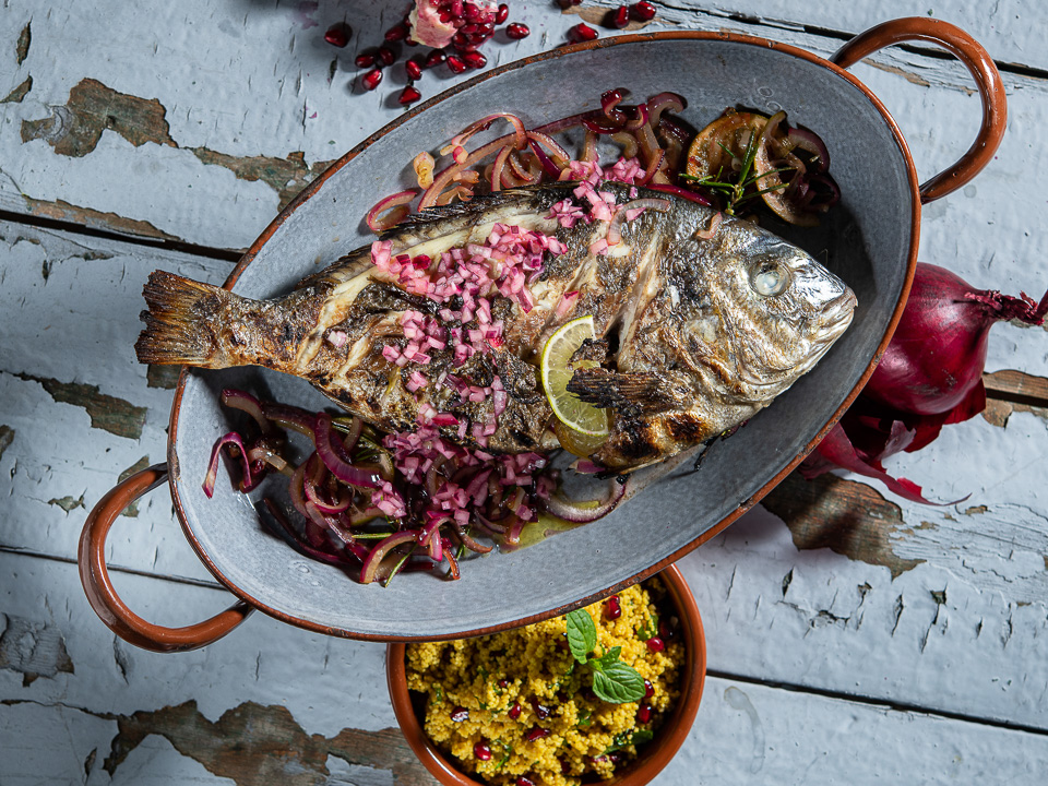Gegrillte Dorade mit Couscous-Minze-Salat