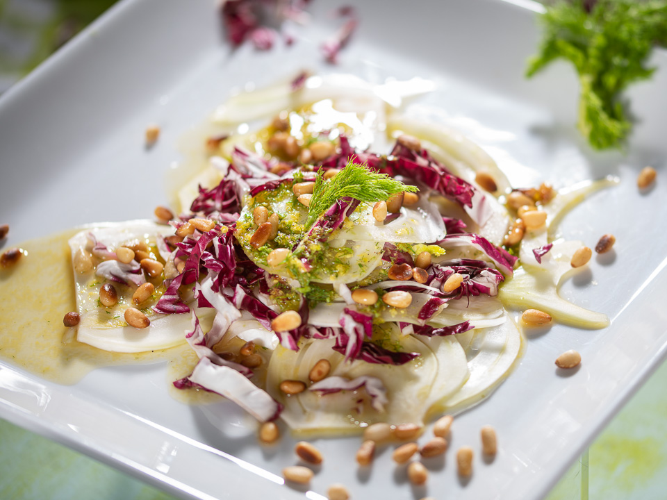 Fenchelcarpaccio mit Pinienkernen Fenchelcarpaccio mit Pinienkernen