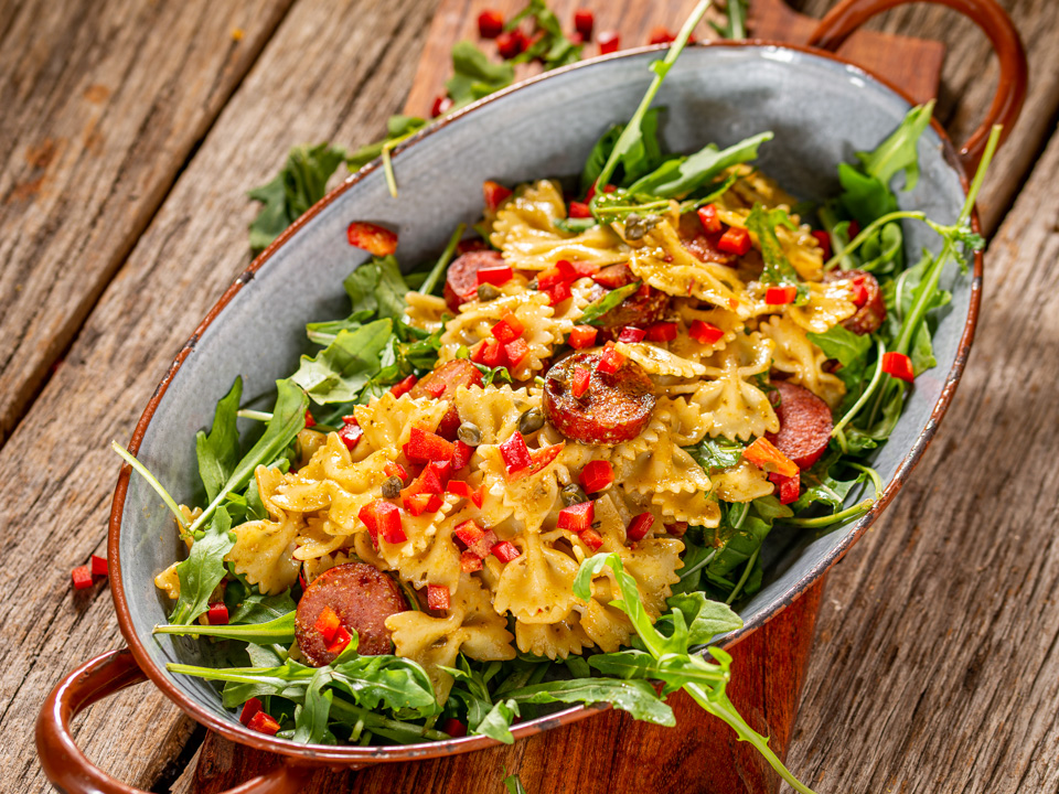 Nudelsalat mit Cabanossi und Pesto Nudelsalat mit Cabanossi und Pesto
